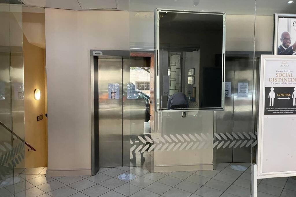 Cool & Easy Flat In The Heart Of Marshalltown Йоханнесбург Экстерьер фото