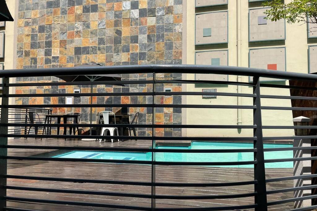 Cool & Easy Flat In The Heart Of Marshalltown Йоханнесбург Экстерьер фото