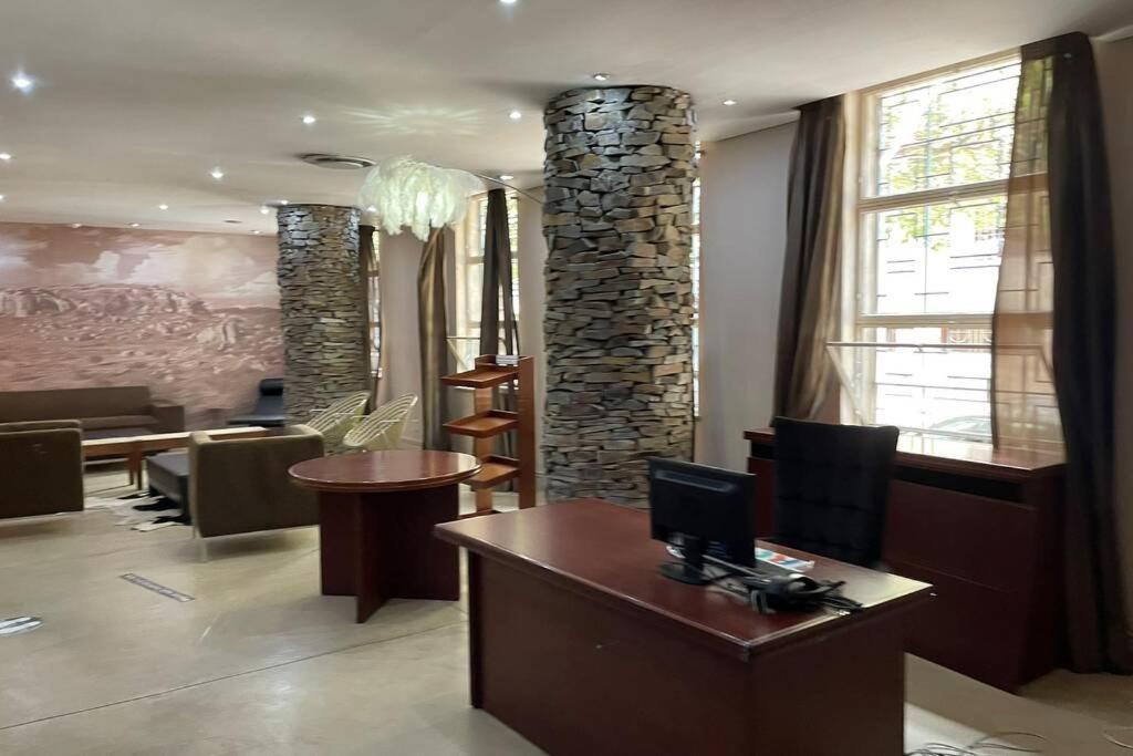 Cool & Easy Flat In The Heart Of Marshalltown Йоханнесбург Экстерьер фото